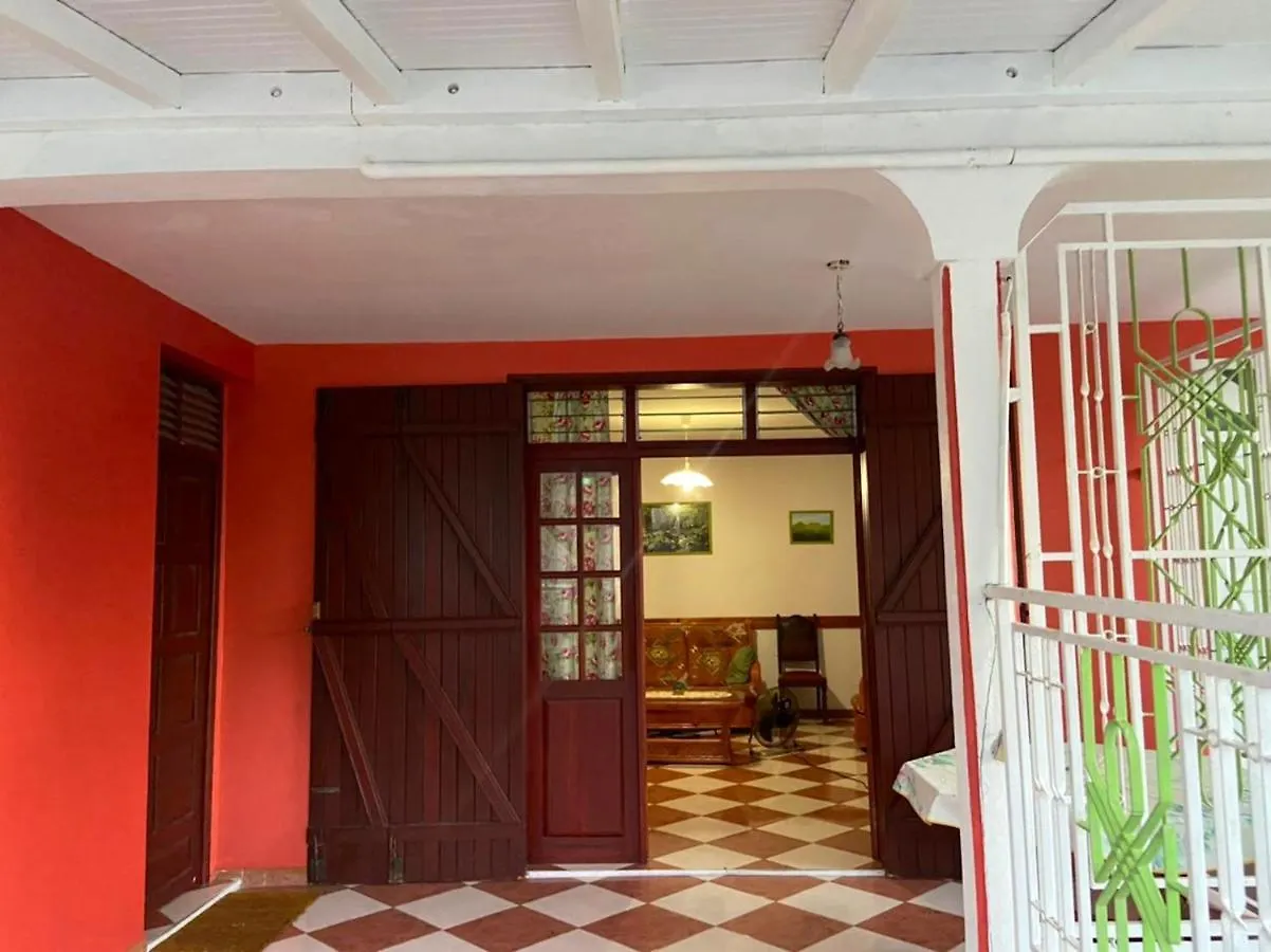 Appartement Spacieux A Petit Canal 93 M² Terrasse Avec Vue Jardin 아파트 Petit-Canal