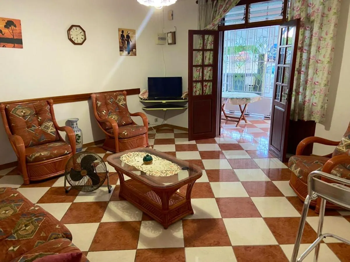 Appartement Spacieux A Petit Canal 93 M² Terrasse Avec Vue Jardin 0*, Petit-Canal